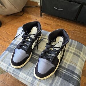 Jordan 1 Mid Satin Grey Toe